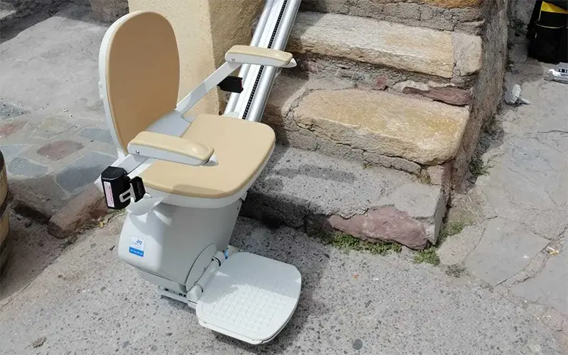 Instalación silla salvaescaleras especial intemperie