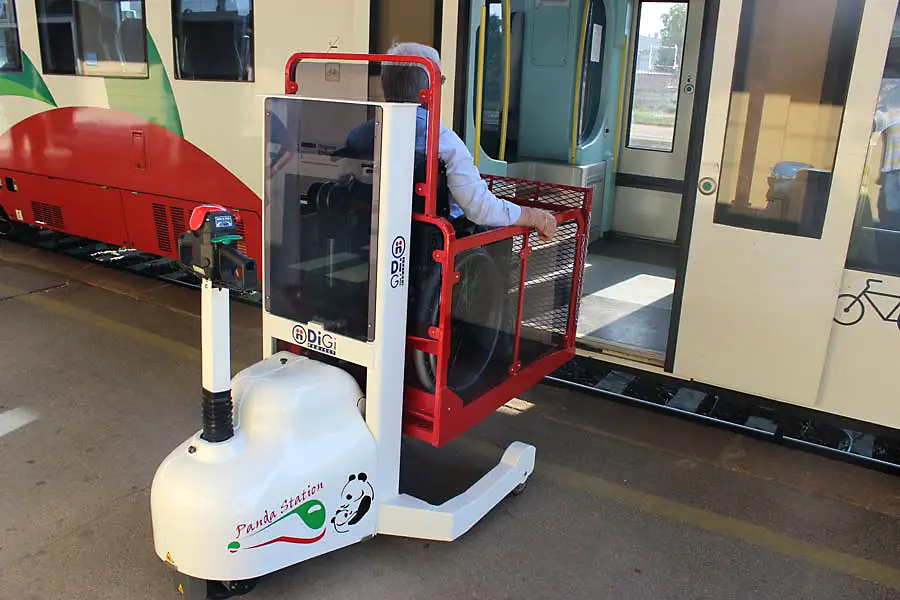 Elevador para subir al tren con silla de ruedas PANDASTATION - GARU