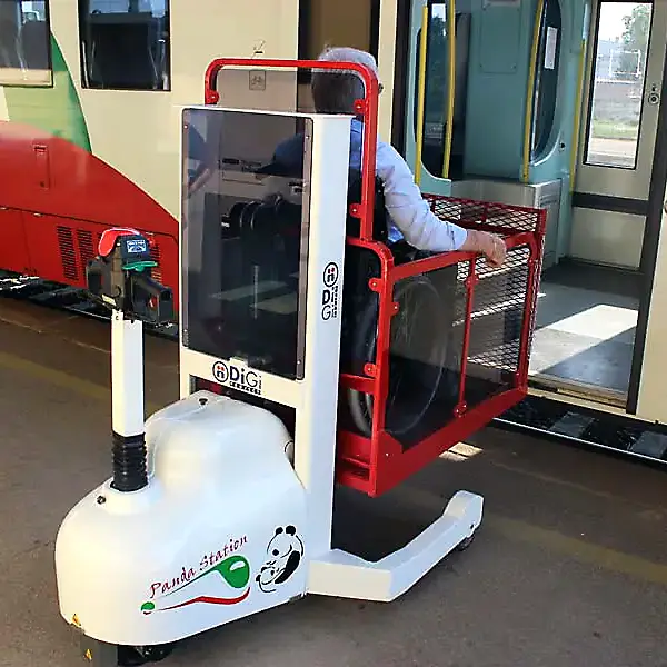 Elevador para subir al tren con silla de ruedas PANDASTATION - GARU