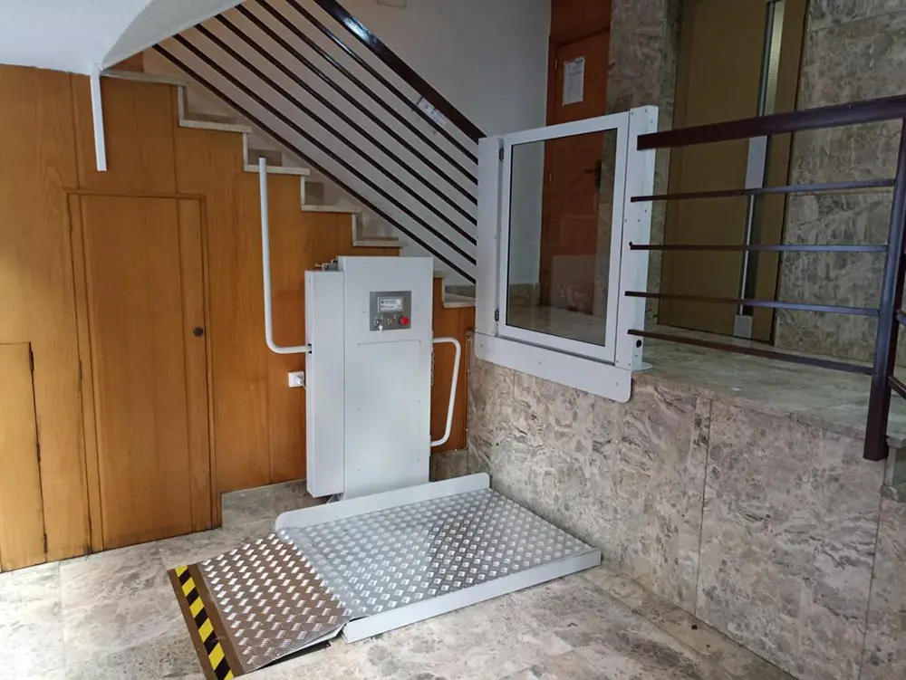 Elevadores verticales - Escaleras de corto recorrido - GARU