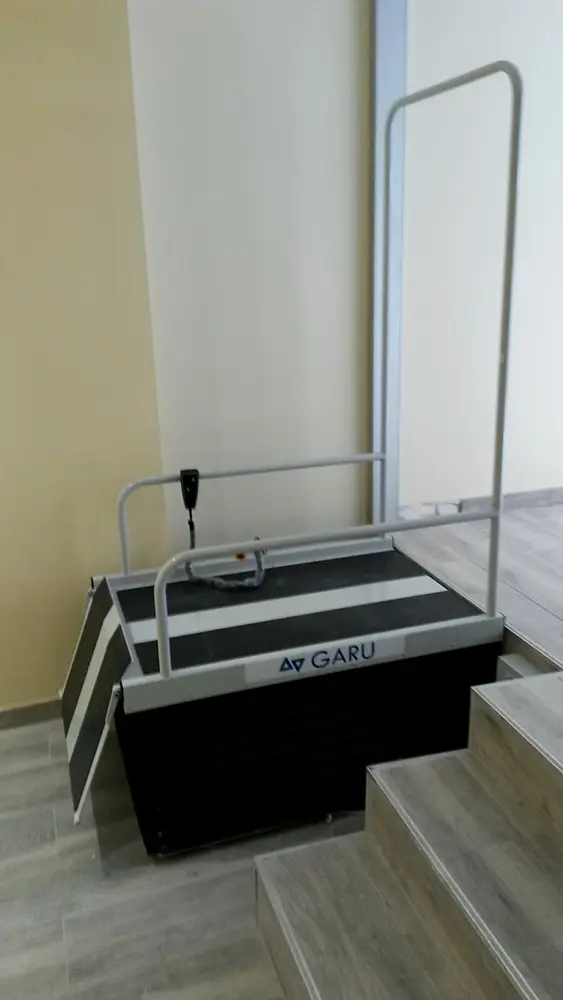 Elevadores verticales - Escaleras de corto recorrido - GARU